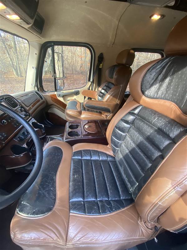 Truck Photo 6