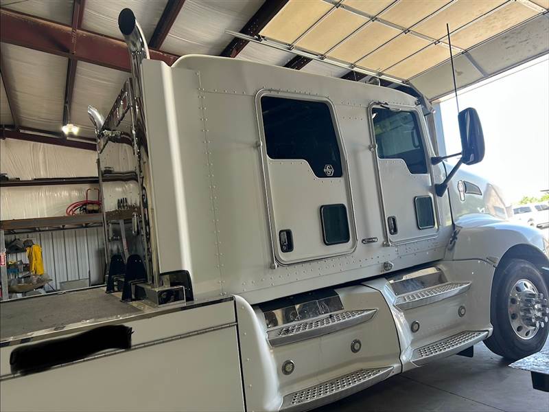Truck Photo 9