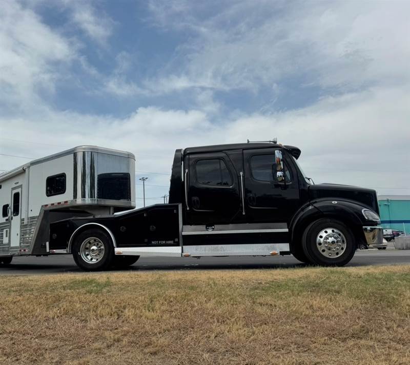 2020 Freightliner 2020 Freightliner M2-112 Plus Luxury Summit Hauler