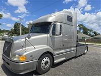 2001 Volvo VNL 660